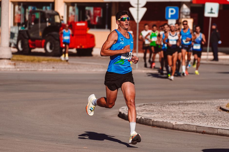 Andreas Almgren vann VM-guld i halvmaraton – Europarekord 58.06