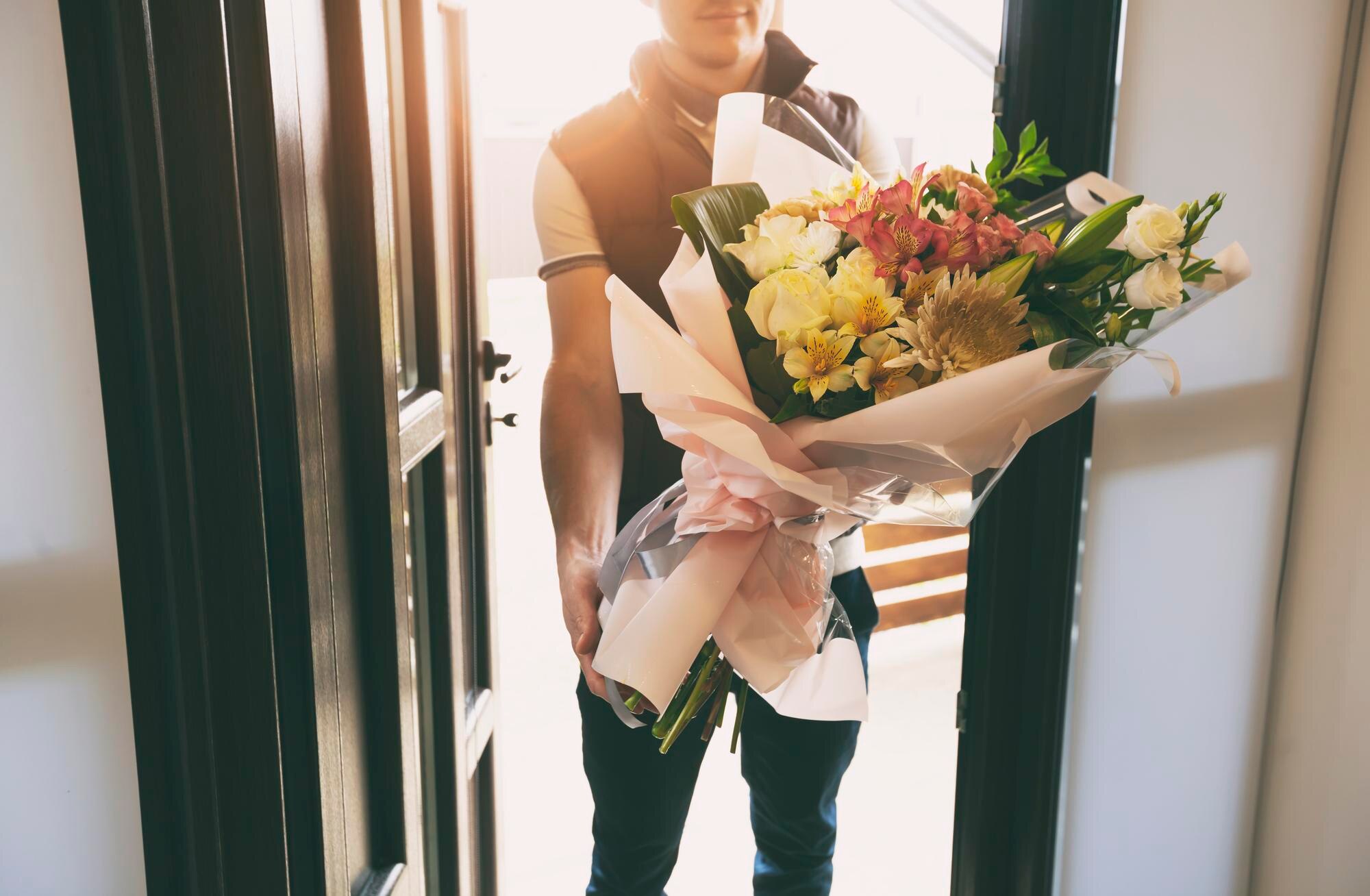 Blombudsbedrägeri 2026 – polisen varnar för falska blombud