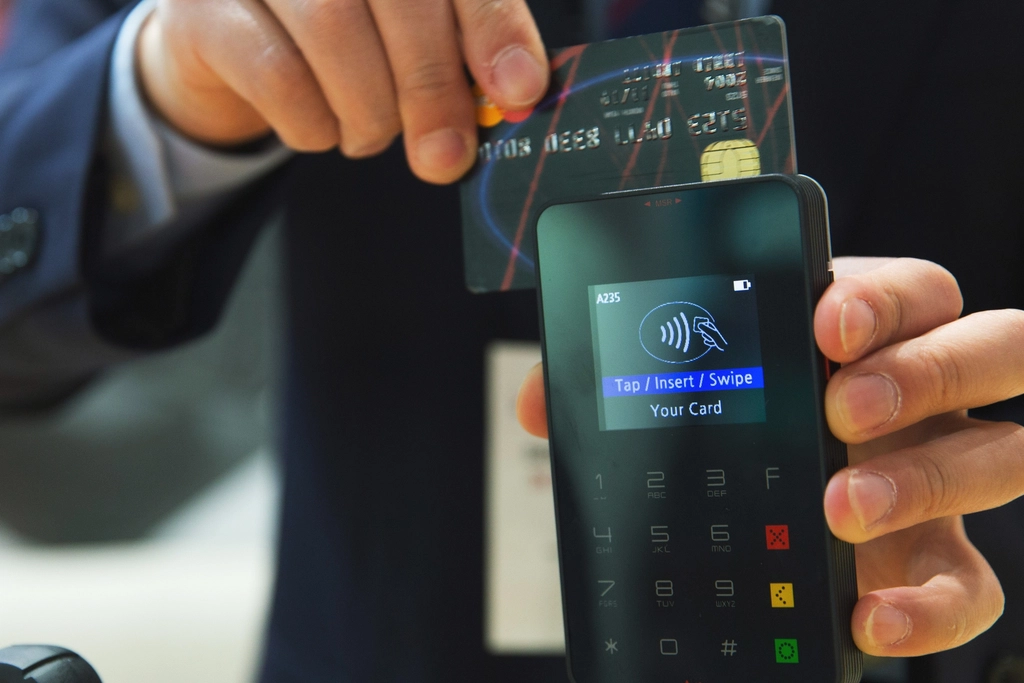 Kortbetalning som illustrerar casino bonus med Visa