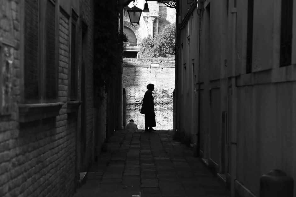 Woman Unknown vinner Guldlejonet – svensk samproduktion prisas i Venedig