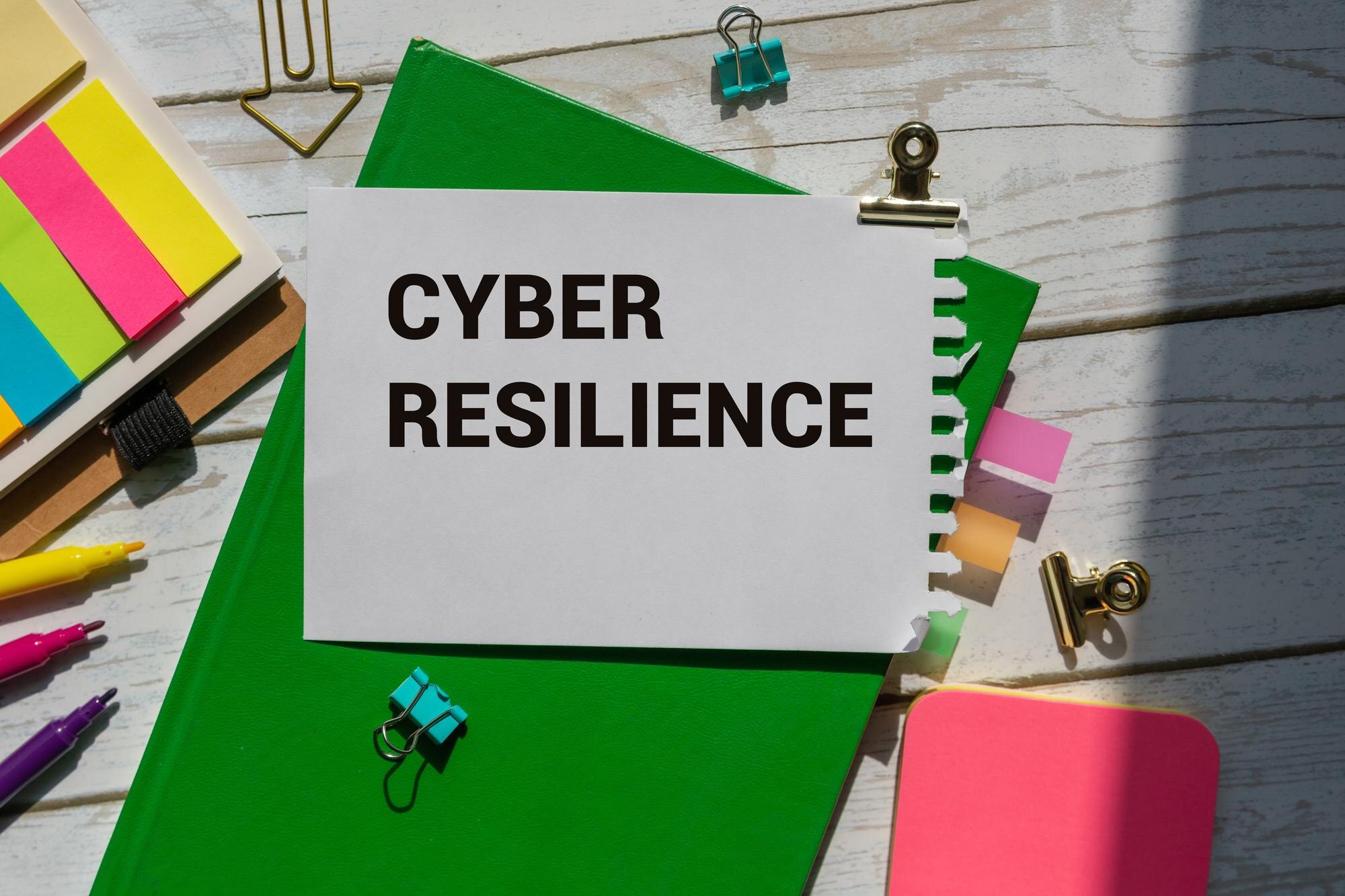 Illustrationsbild om Cyber Resilience Act med texten Cyber Resilience på en bärbar dator; bilden visar inte ENISA:s rapporteringsplattform.
