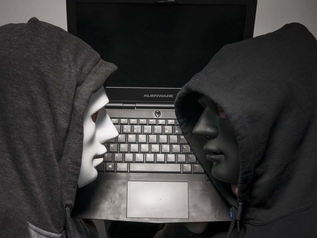 Illustration av cybersäkerhet och dator – First Camp dataintrång 2026