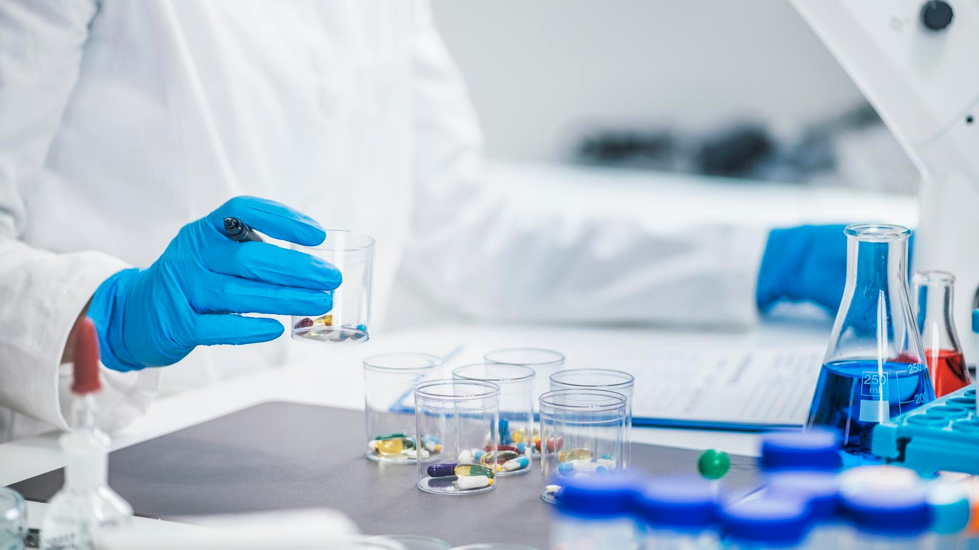 Illustrationsbild av medicinsk forskning i laboratorium. Bilden föreställer inte Novo Nordisk, Novo eller någon av bolagets faktiska anläggningar.