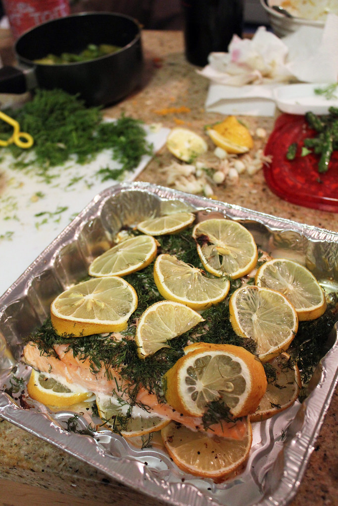 Recept: Ugnsbakad lax med citron, dill och krämig potatissallad